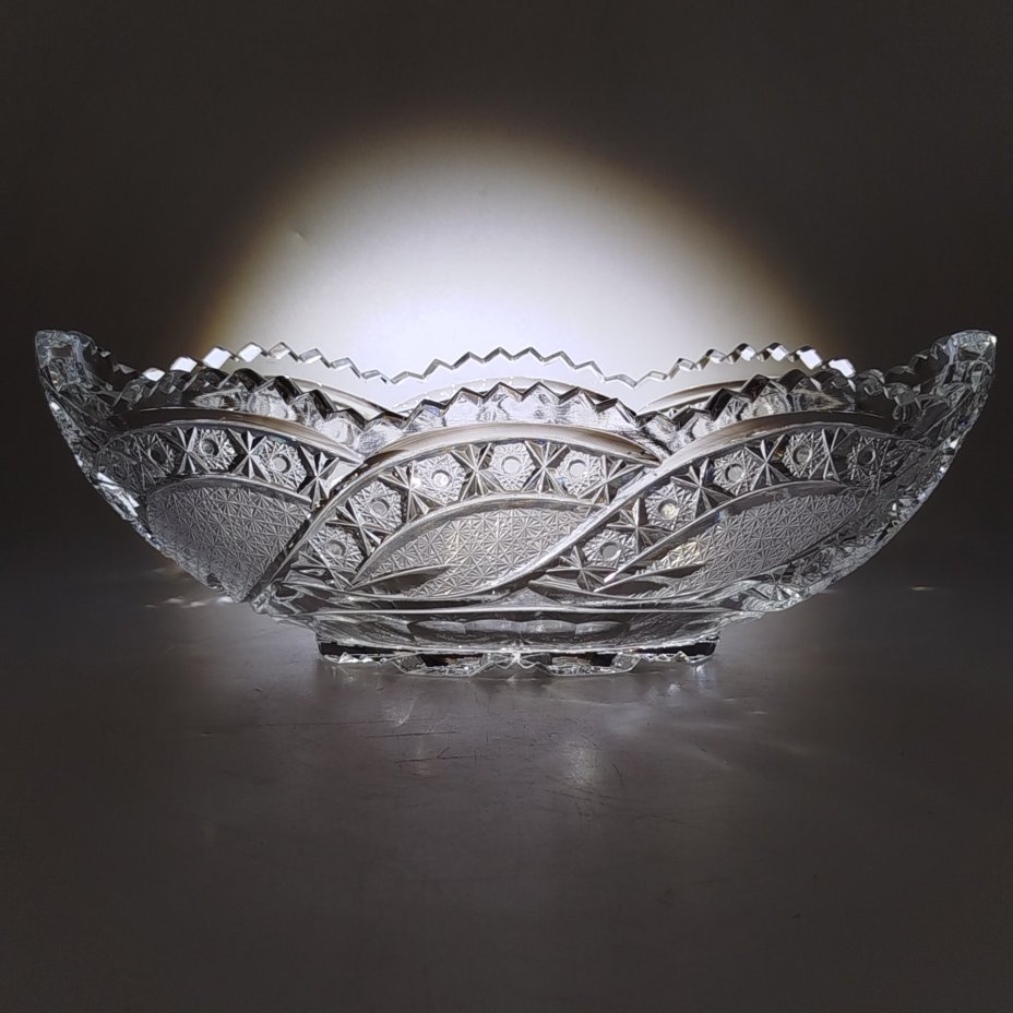 Конфетница (ваза) в форме ладьи с резным декором, хрусталь, алмазная грань, СССР, 1970-1990 гг.