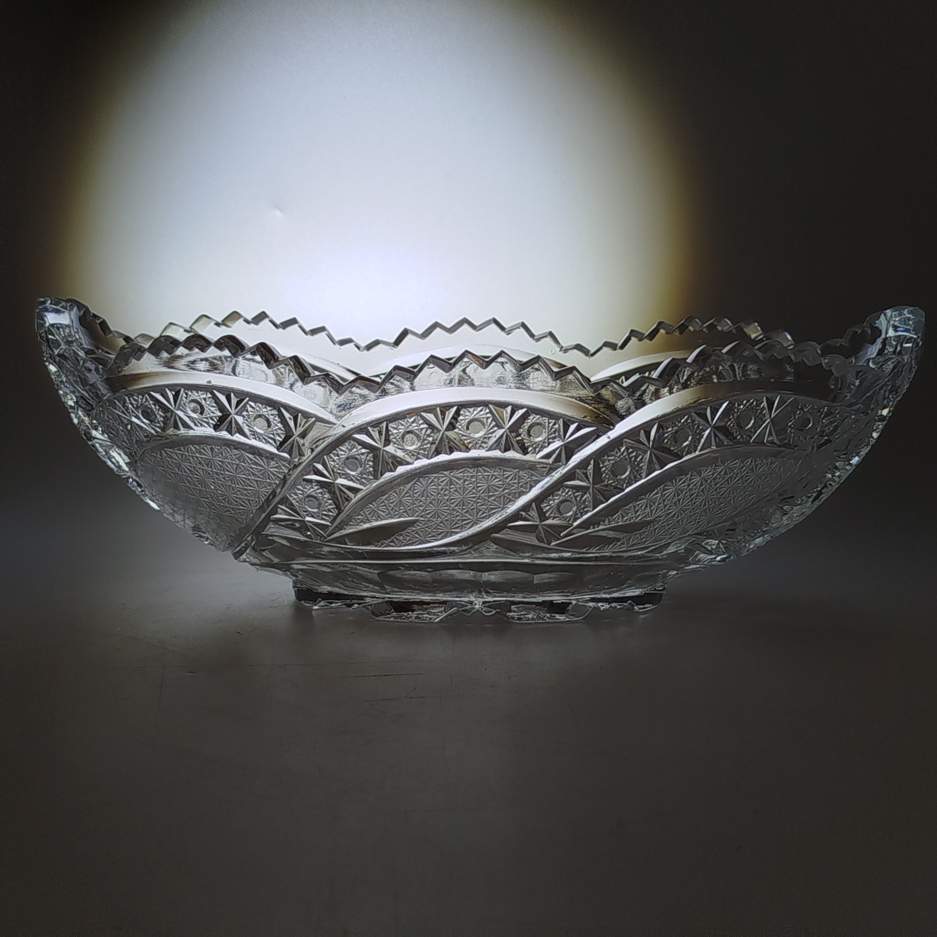 Конфетница (ваза) в форме ладьи с резным декором, хрусталь, алмазная грань, СССР, 1970-1990 гг.