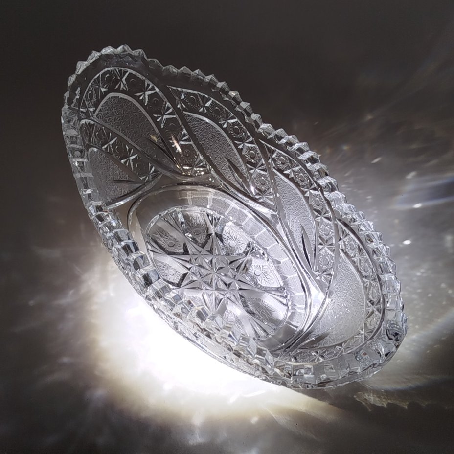 Конфетница (ваза) в форме ладьи с резным декором