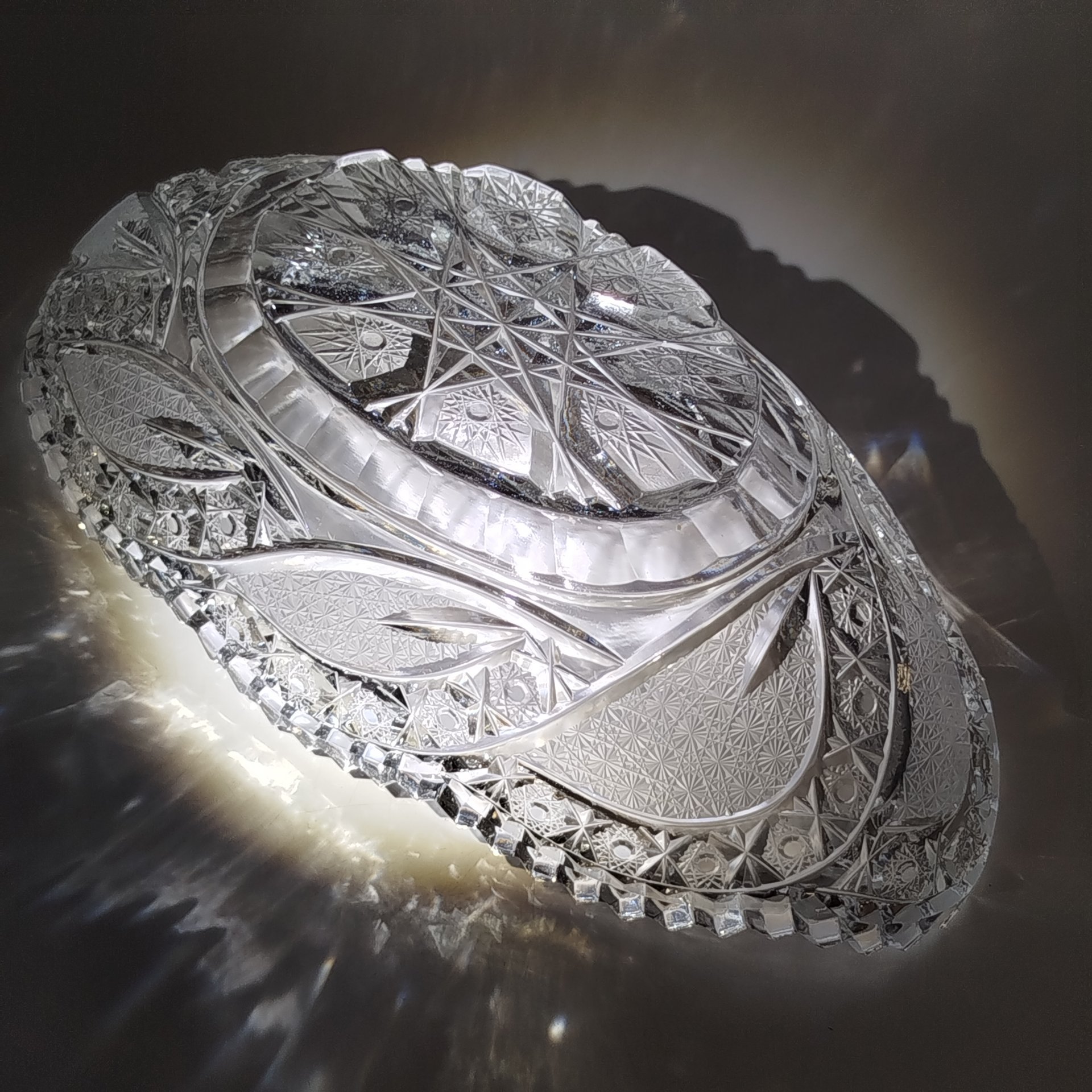 Конфетница (ваза) в форме ладьи с резным декором, хрусталь, алмазная грань, СССР, 1970-1990 гг.