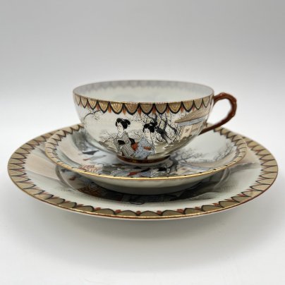 Чайное трио "Прогулка гейш ранней весной", фарфор, роспись, золочение, Япония, 1920-1950 гг.