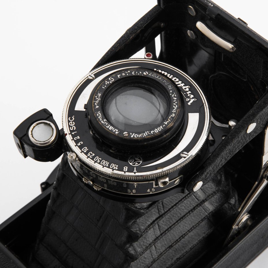 Фотоаппарат винтажный "Voigtlander-Braunschweig" №2420027 с объективом Anastigmat Voigtar 1:4,5  F=11 cm, Voigtlander (Фохтлендер)
