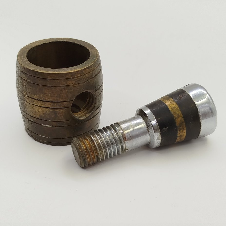 Орехокол для грецких орехов в виде бочонка