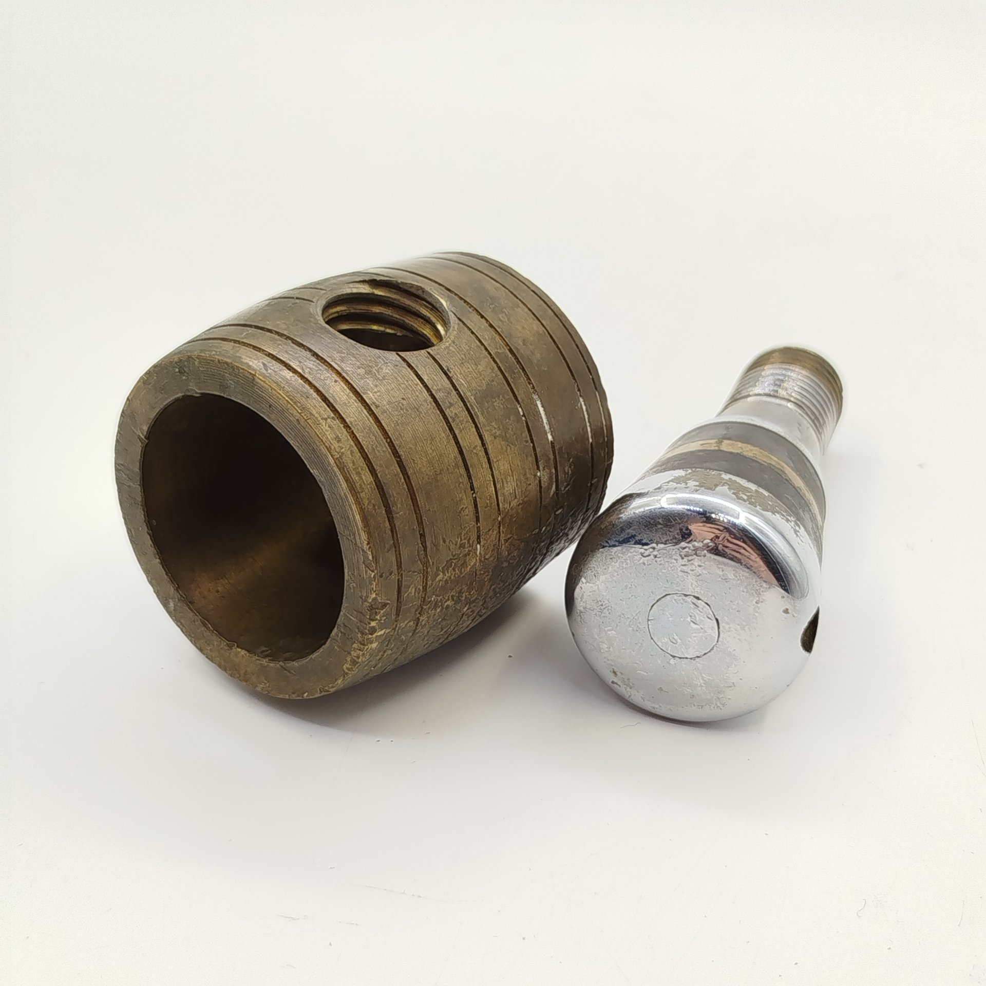 Орехокол для грецких орехов в виде бочонка, металл, СССР, 1960-1980 гг.