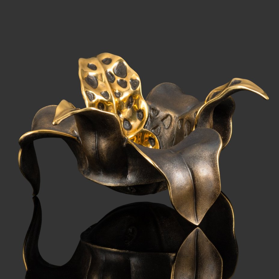 Вазочка-подсвечник  "Тигридия", бронза, патина, Российская Федерация, 2025 г.