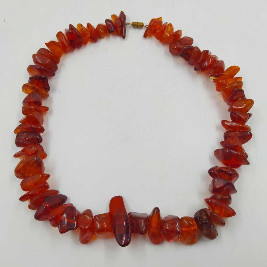 Бусы винтажные с крупными бусинами различных форм, в коробке