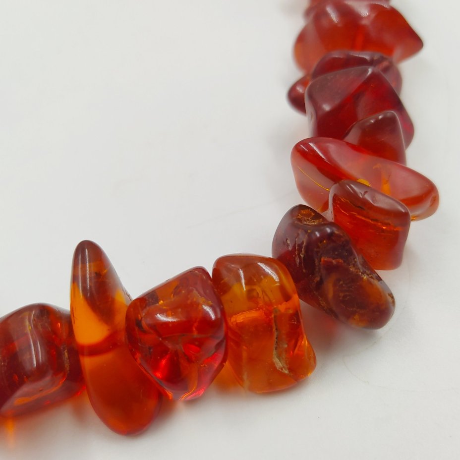 Бусы винтажные с крупными бусинами различных форм, в коробке