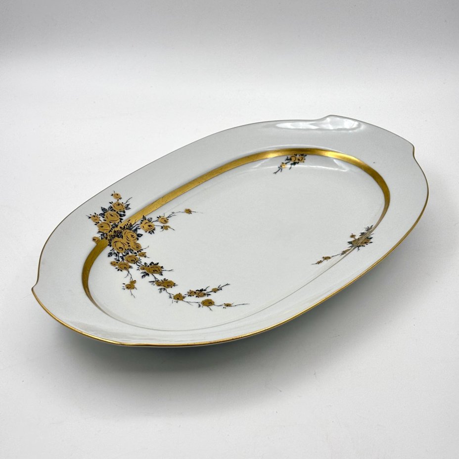 Блюдо овальной формы с цветочным декором золотистого цвета, фарфор, деколь, золочение, Graf Von Henneberg Porzellan, 1777 Jlmenau, ГДР, 1973-1977 гг.