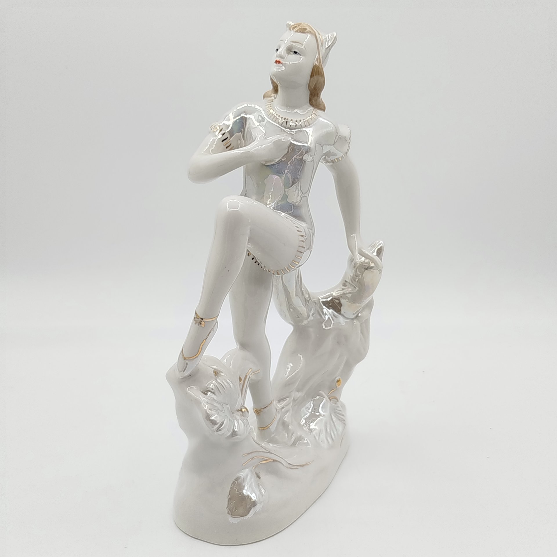 Статуэтка "Балерина-Кошка" ("Лисичка"), скульптор М.А. Интизарян, Дмитровский фарфоровый завод (ДФЗ Вербилки)
