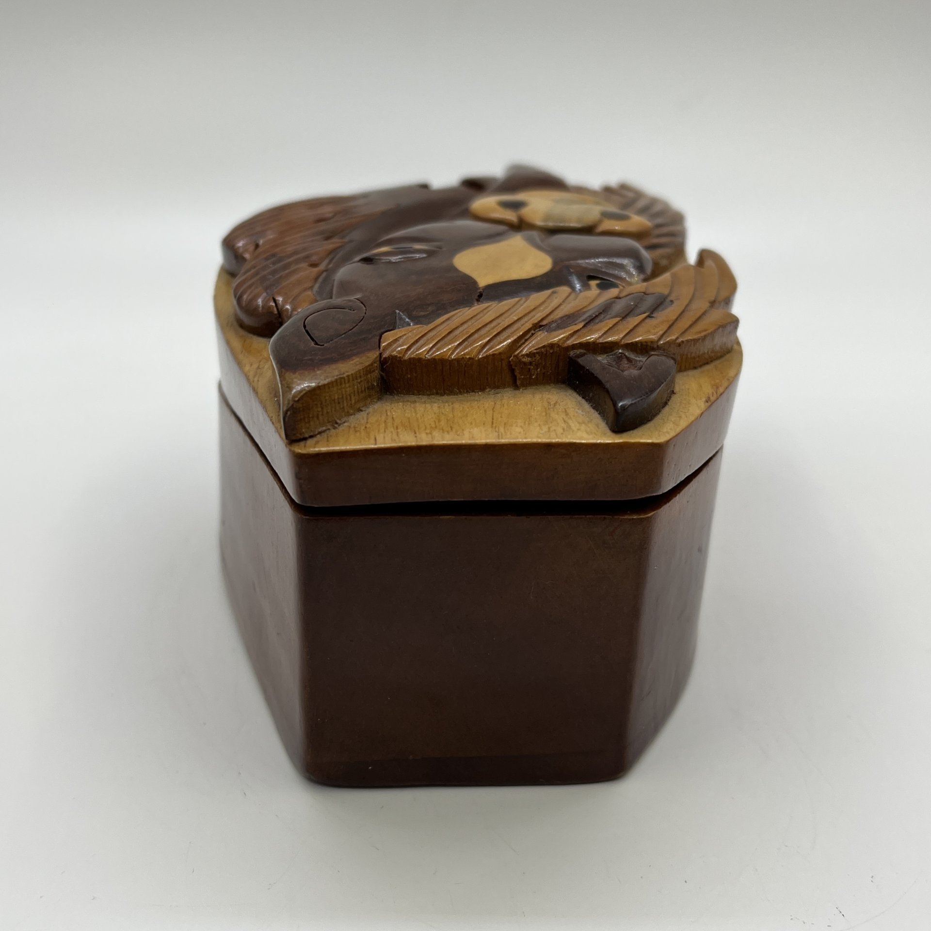 Шкатулка-головоломка с изображением лошади, дерево, резьба, лак, 2000-2010 гг.