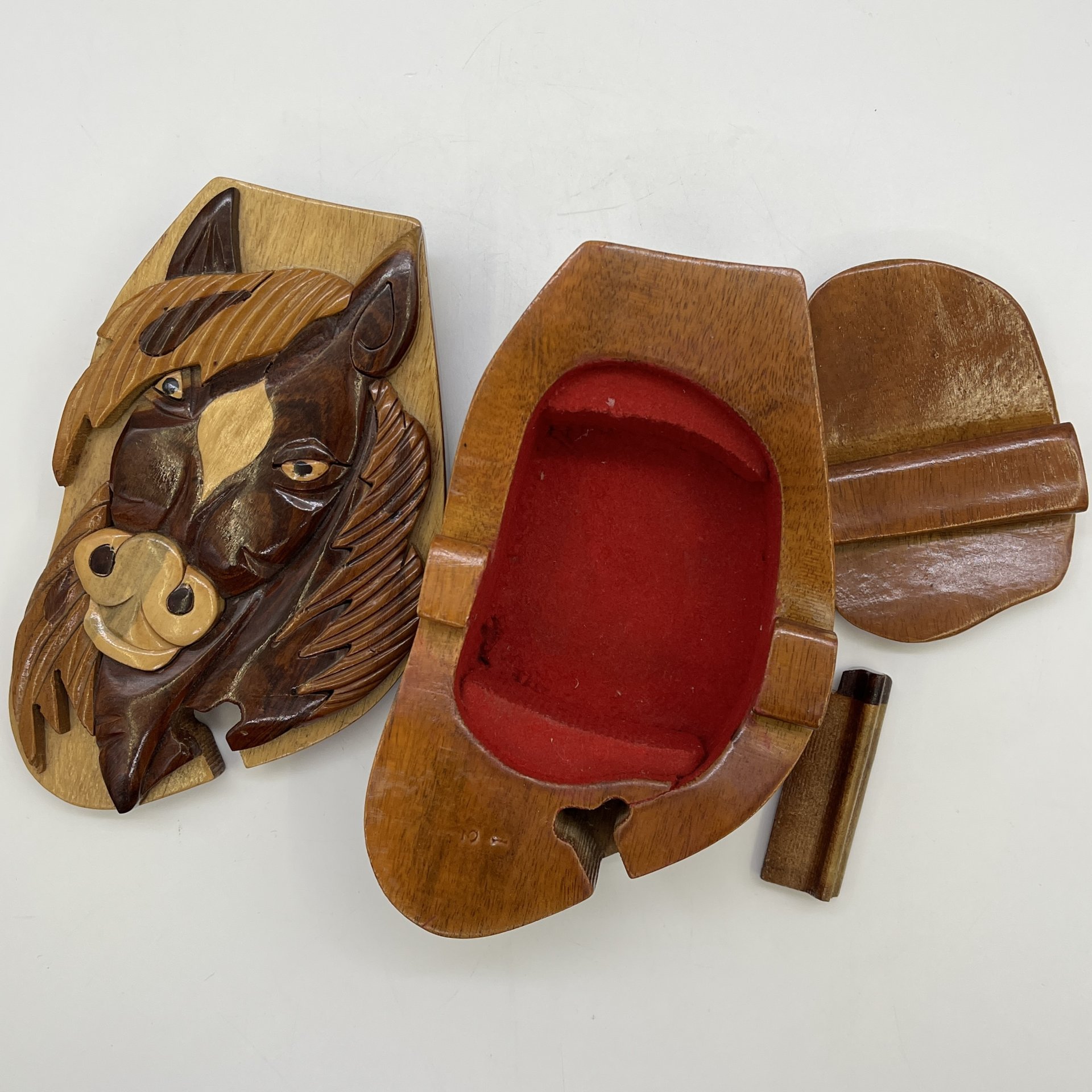 Шкатулка-головоломка с изображением лошади, дерево, резьба, лак, 2000-2010 гг.