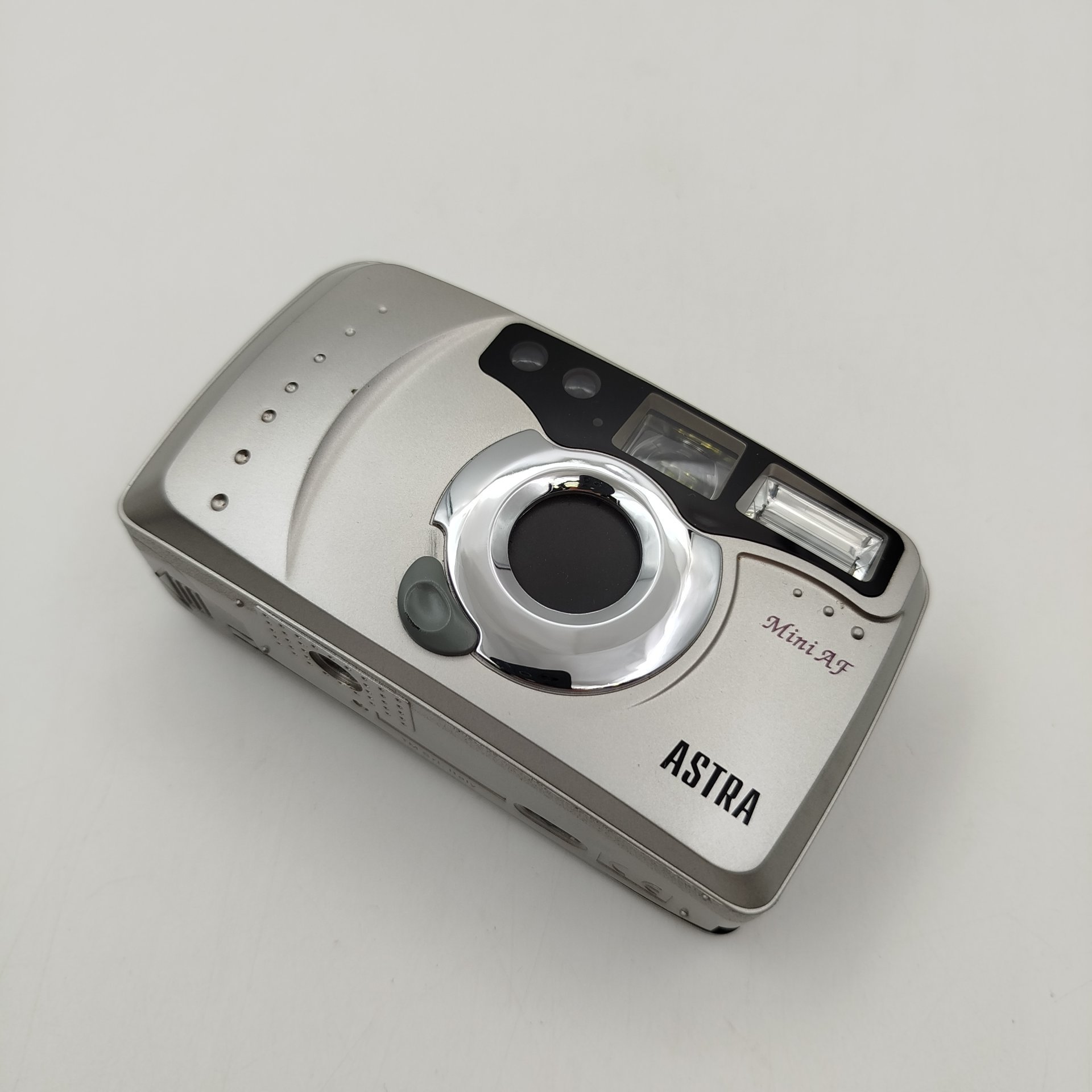 Фотоаппарат плёночный "Astra Mini AF" в кофре с оригинальной коробкой, пластик, искусственная кожа, картон, печать, Италия, 1990-2010 гг.