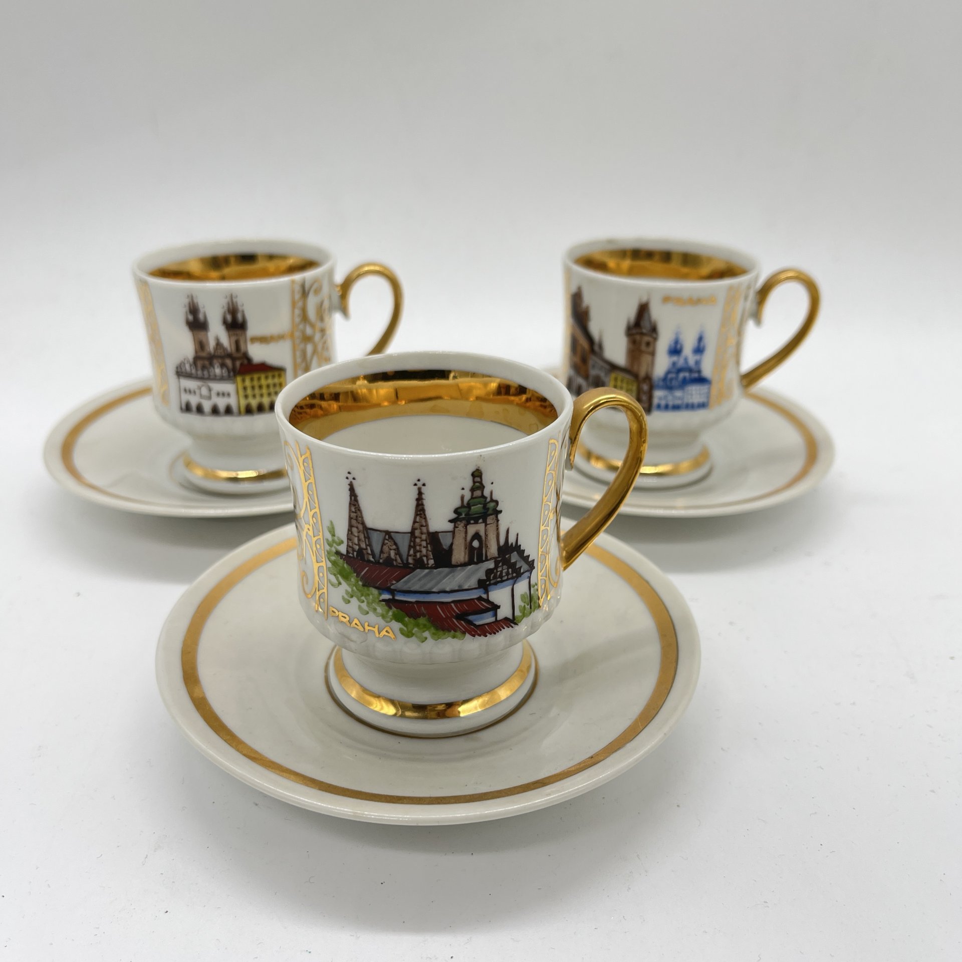 Набор из 3 кофейных пар с расписным изображением достопримечательностей Праги, фарфор, роспись,  золочение, Чехия, 1990-2000 гг.