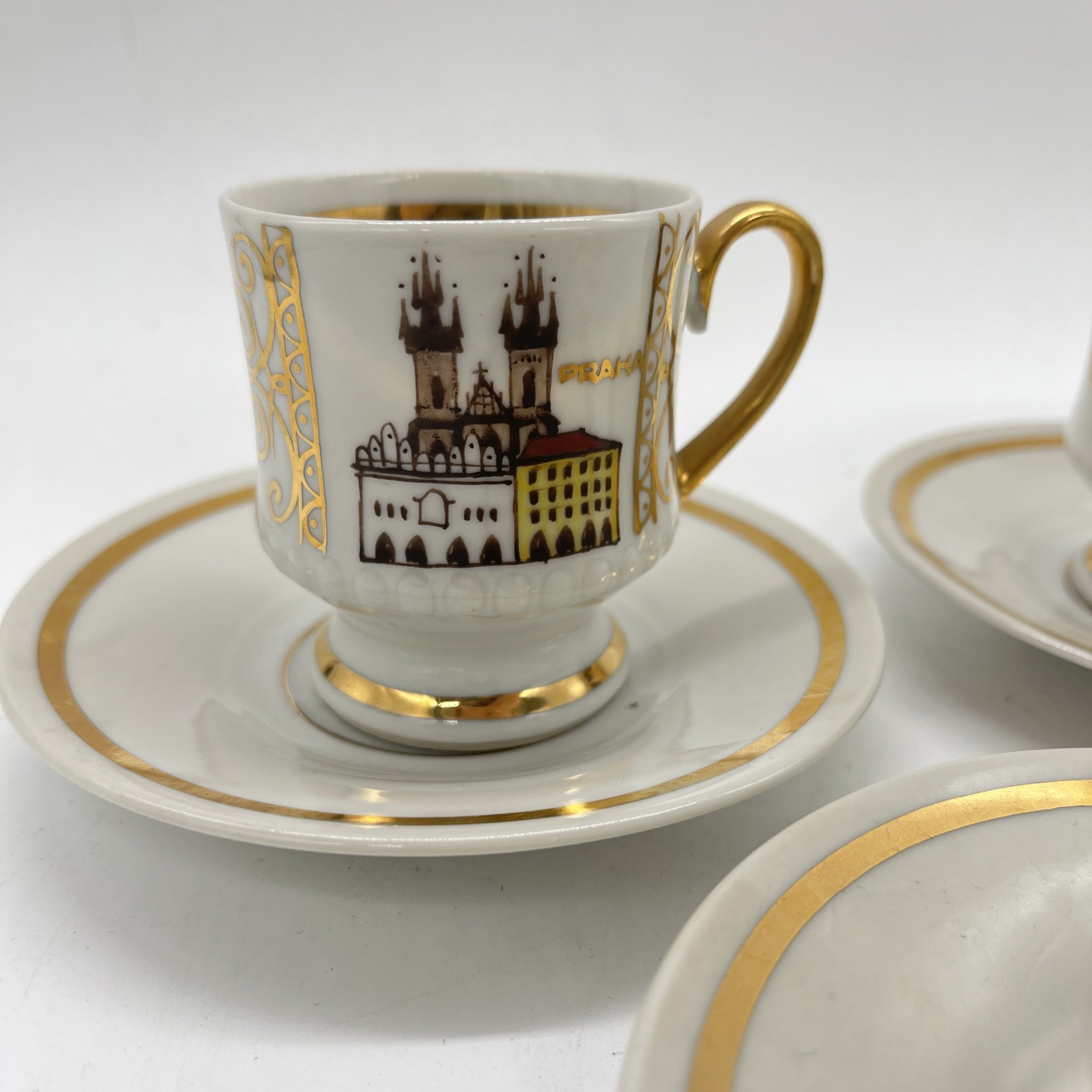 Набор из 3 кофейных пар с расписным изображением достопримечательностей Праги, фарфор, роспись,  золочение, Чехия, 1990-2000 гг.