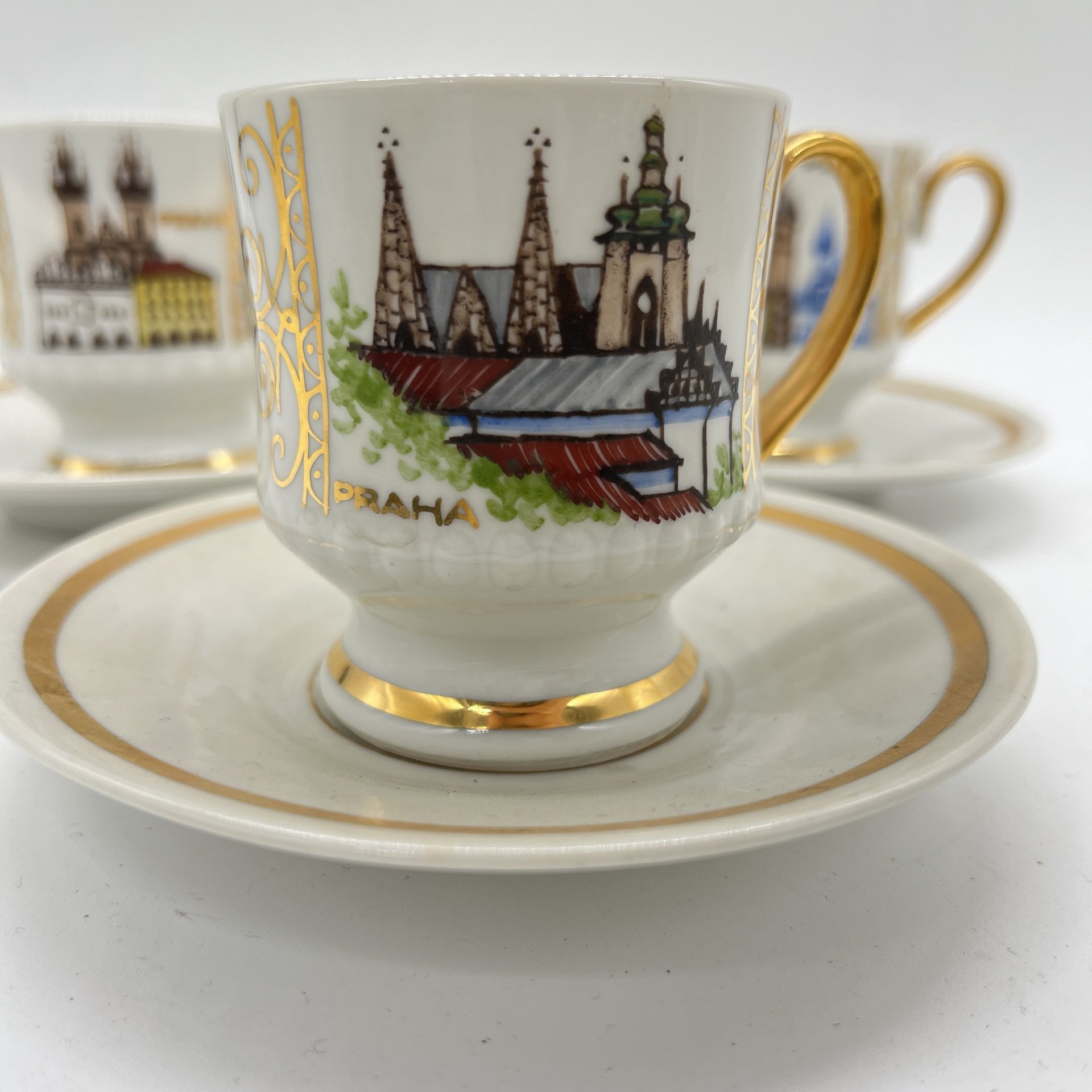 Набор из 3 кофейных пар с расписным изображением достопримечательностей Праги, фарфор, роспись,  золочение, Чехия, 1990-2000 гг.