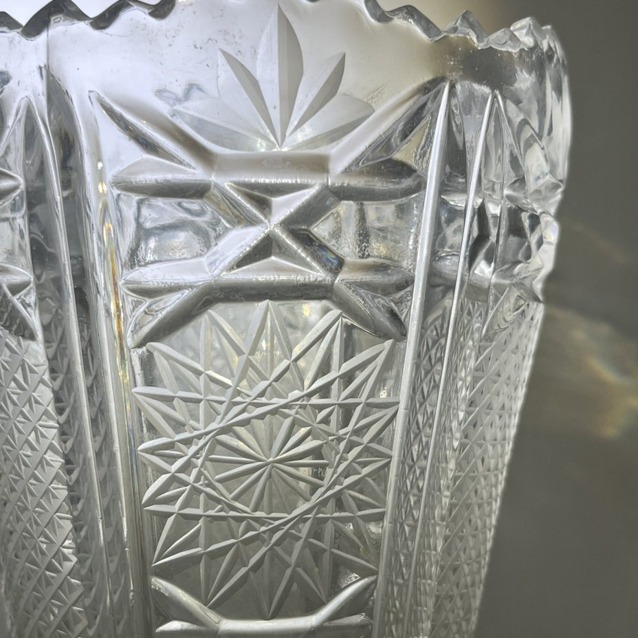 Ваза для цветов с геометрическим декором