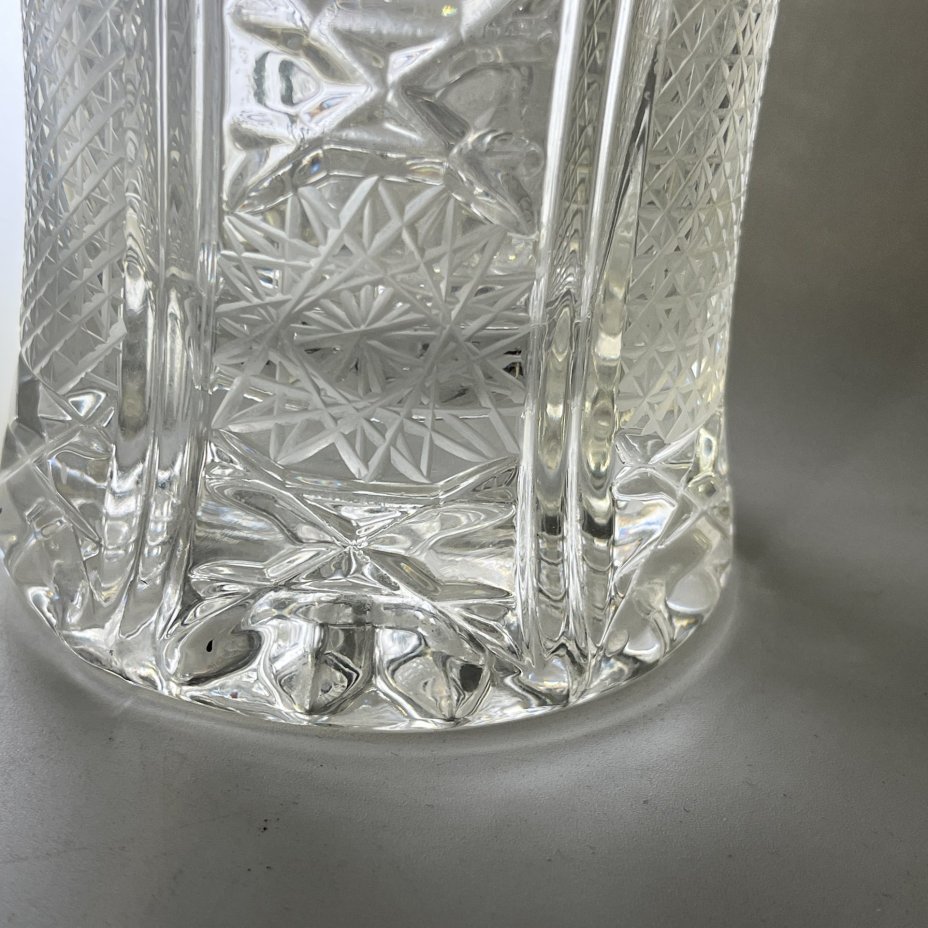 Ваза для цветов с геометрическим декором