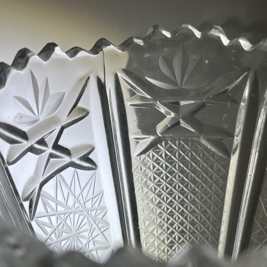 Ваза для цветов с геометрическим декором