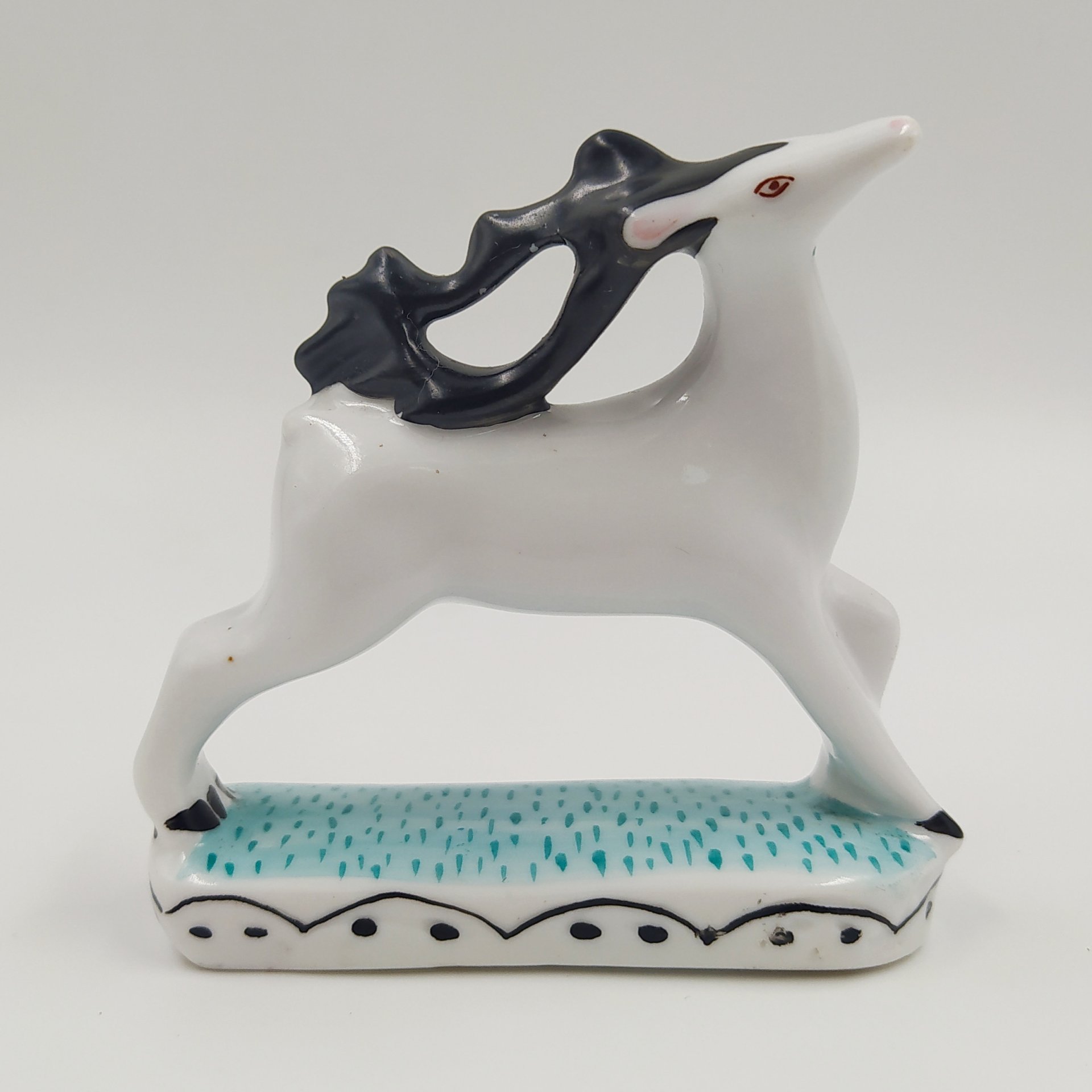 Статуэтка "Северный олень", скульптор Н.А. Кольцов, фарфор, роспись, Ленинградский фарфоровый завод (ЛФЗ), СССР, 1950-1960 гг.