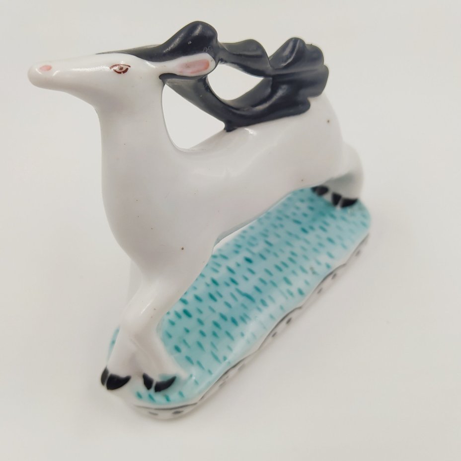 Статуэтка "Северный олень", скульптор Н.А. Кольцов, фарфор, роспись, Ленинградский фарфоровый завод (ЛФЗ), СССР, 1950-1960 гг.