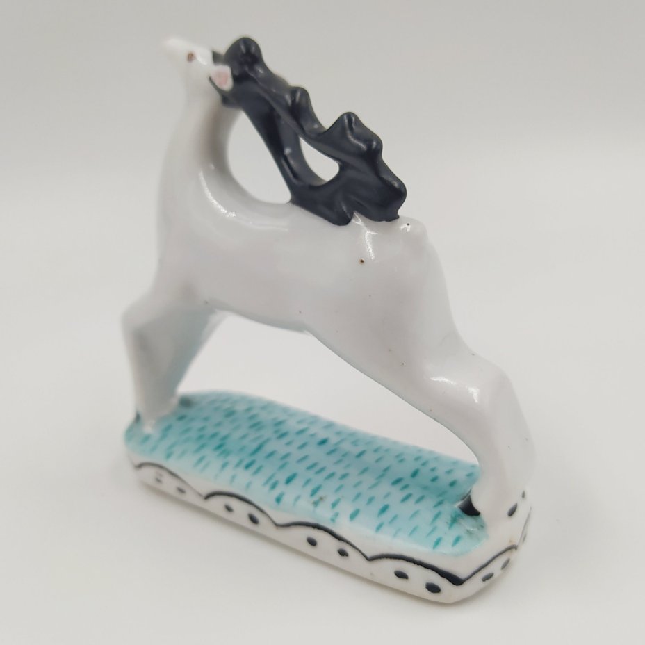 Статуэтка "Северный олень", скульптор Н.А. Кольцов, фарфор, роспись, Ленинградский фарфоровый завод (ЛФЗ), СССР, 1950-1960 гг.