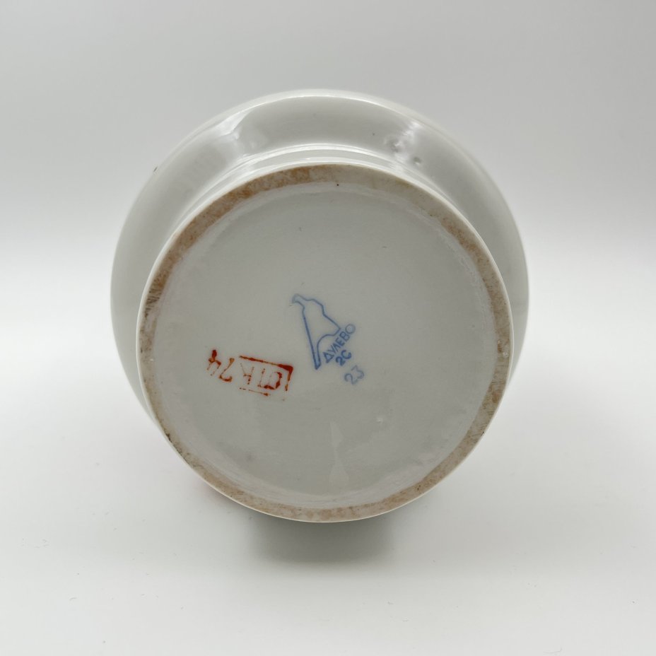 Ваза цилиндрической формы "Астры", фарфор, деколь, золочение, Дулевский фарфоровый завод (Дулёво), СССР, 1968-1991 гг.