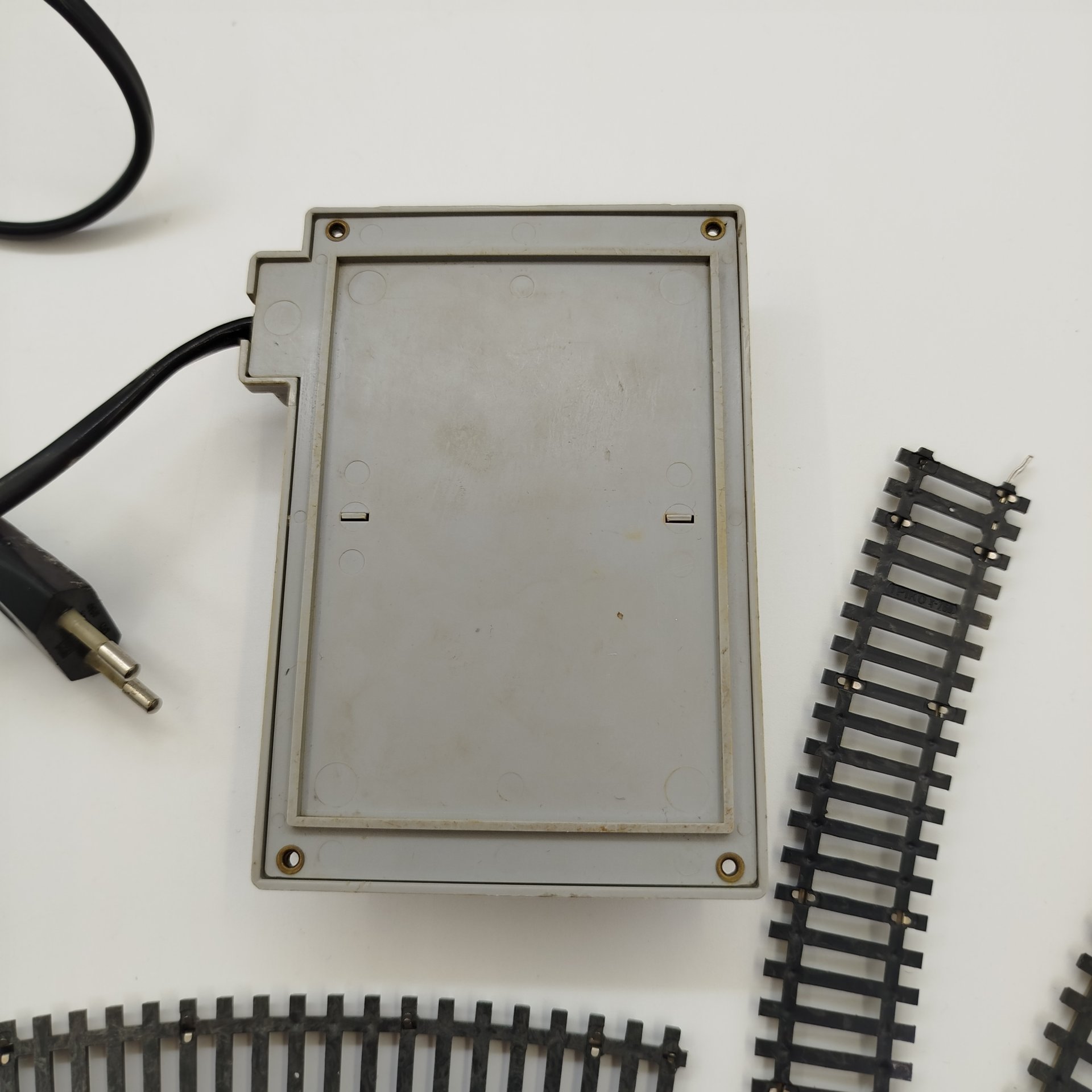 Набор из семи рельс для железной дороги и пульта питания, пластик, металл, ГДР, 1970-1980 гг.