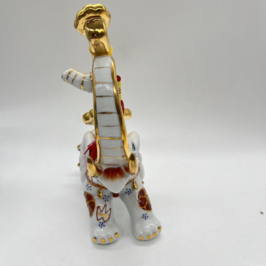 Статуэтка "Слон" в азиатском стиле, Delicate, фарфор, золочение, роспись, ткань, Китай, 2000-2020 гг.