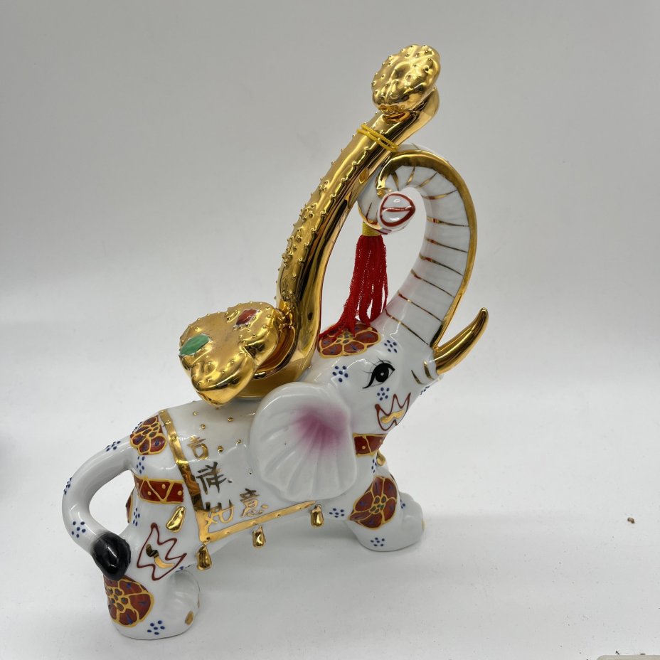 Статуэтка "Слон" в азиатском стиле, Delicate, фарфор, золочение, роспись, ткань, Китай, 2000-2020 гг.