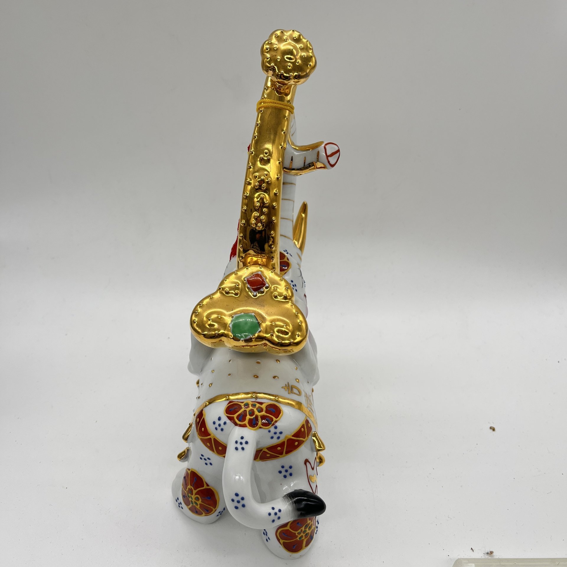 Статуэтка "Слон" в азиатском стиле, Delicate, фарфор, золочение, роспись, ткань, Китай, 2000-2020 гг.