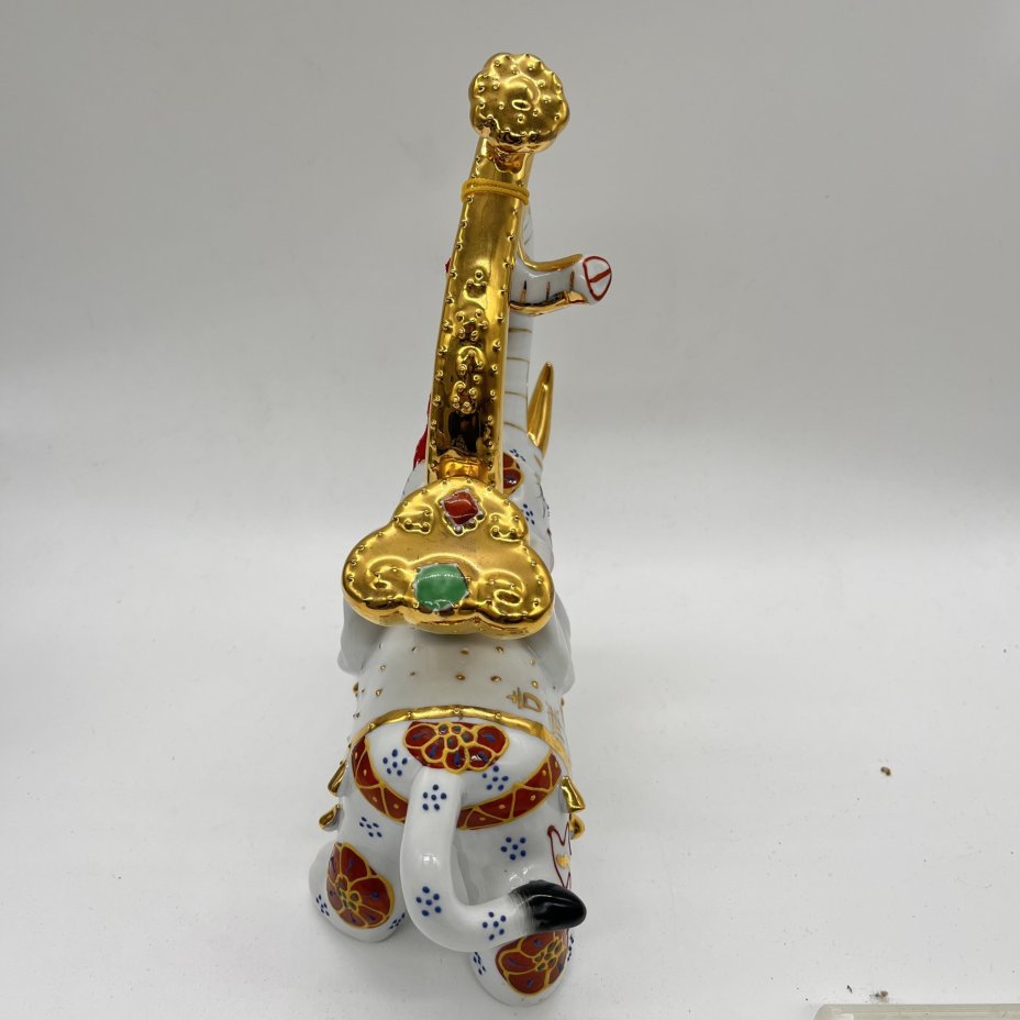 Статуэтка "Слон" в азиатском стиле, Delicate, фарфор, золочение, роспись, ткань, Китай, 2000-2020 гг.