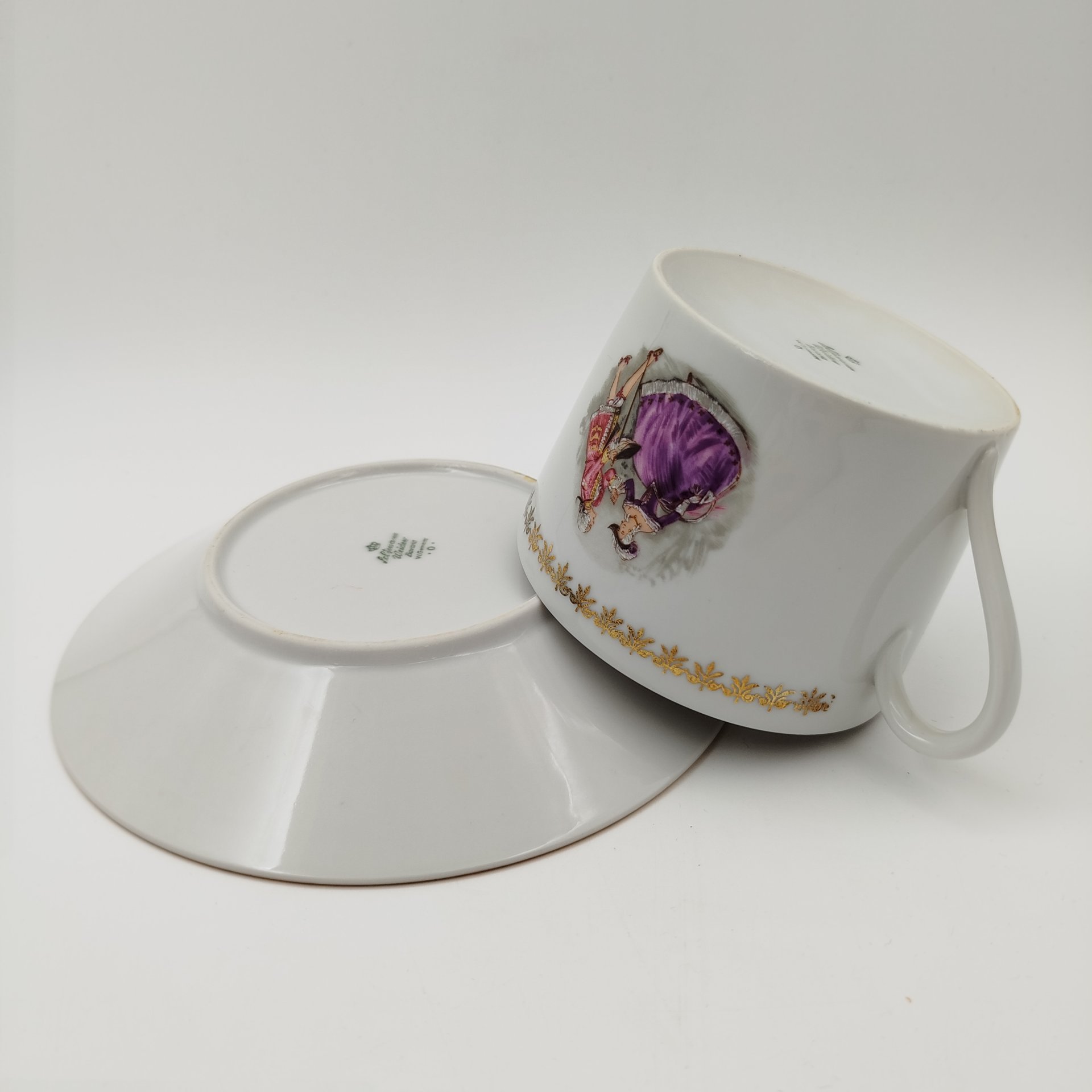 Пара чайная (большая) "Галантная сцена", фарфор, деколь с подрисовкой, золочение, Seltmann Weiden, Германия, 1960-1980 гг.