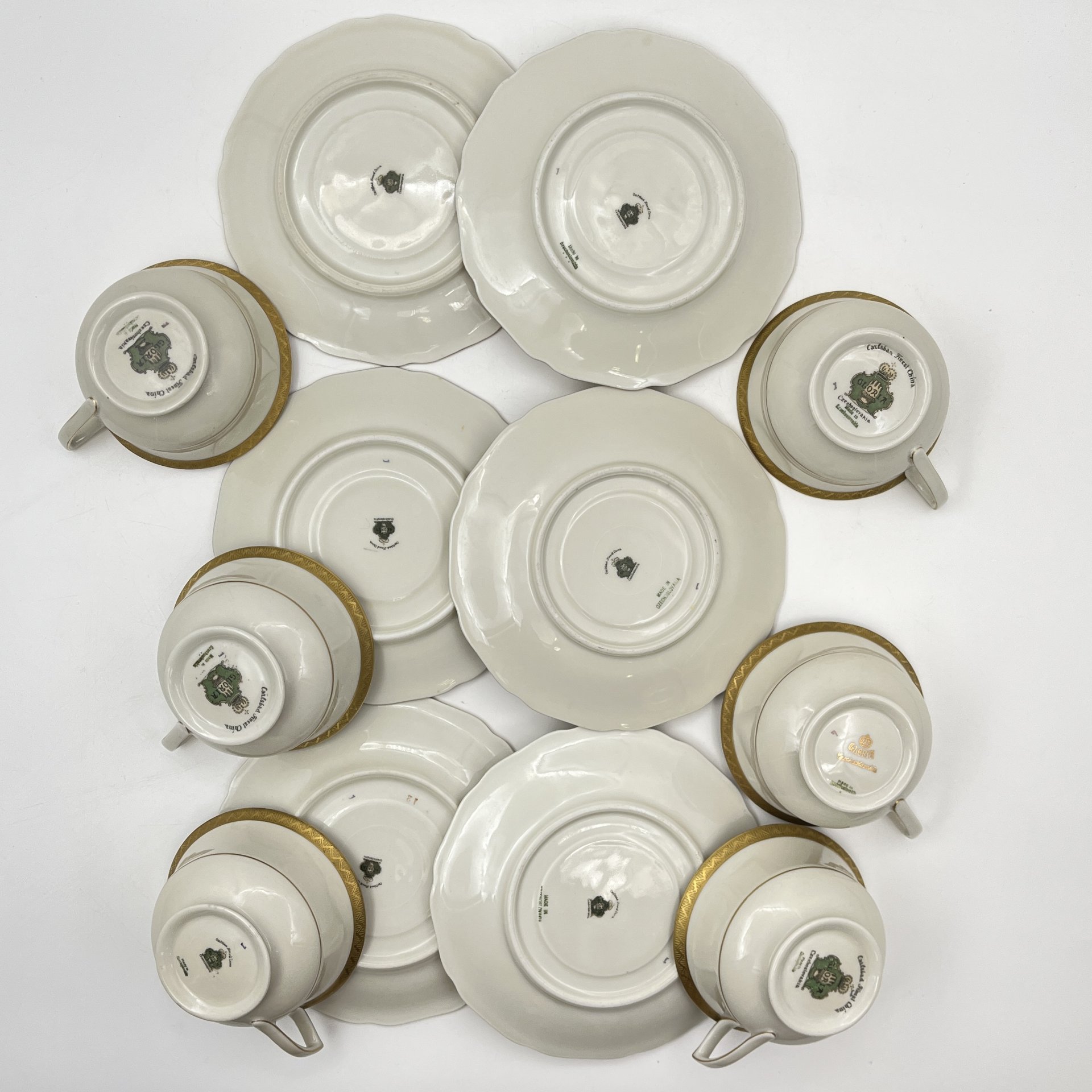 Набор кофейных пар в оттенке айвори с золотым кантом на 6 персон, фарфор, золочение, Фарфоровая мануфактура «Gloria», Чехословакия, 1970-1990 гг.