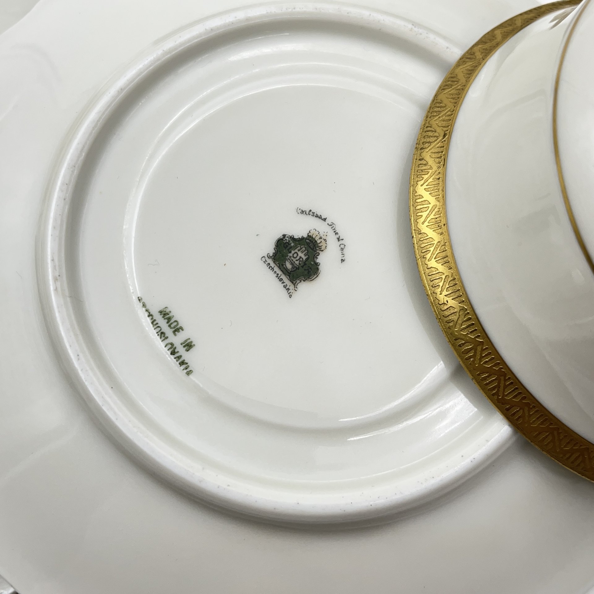 Набор кофейных пар в оттенке айвори с золотым кантом на 6 персон, фарфор, золочение, Фарфоровая мануфактура «Gloria», Чехословакия, 1970-1990 гг.