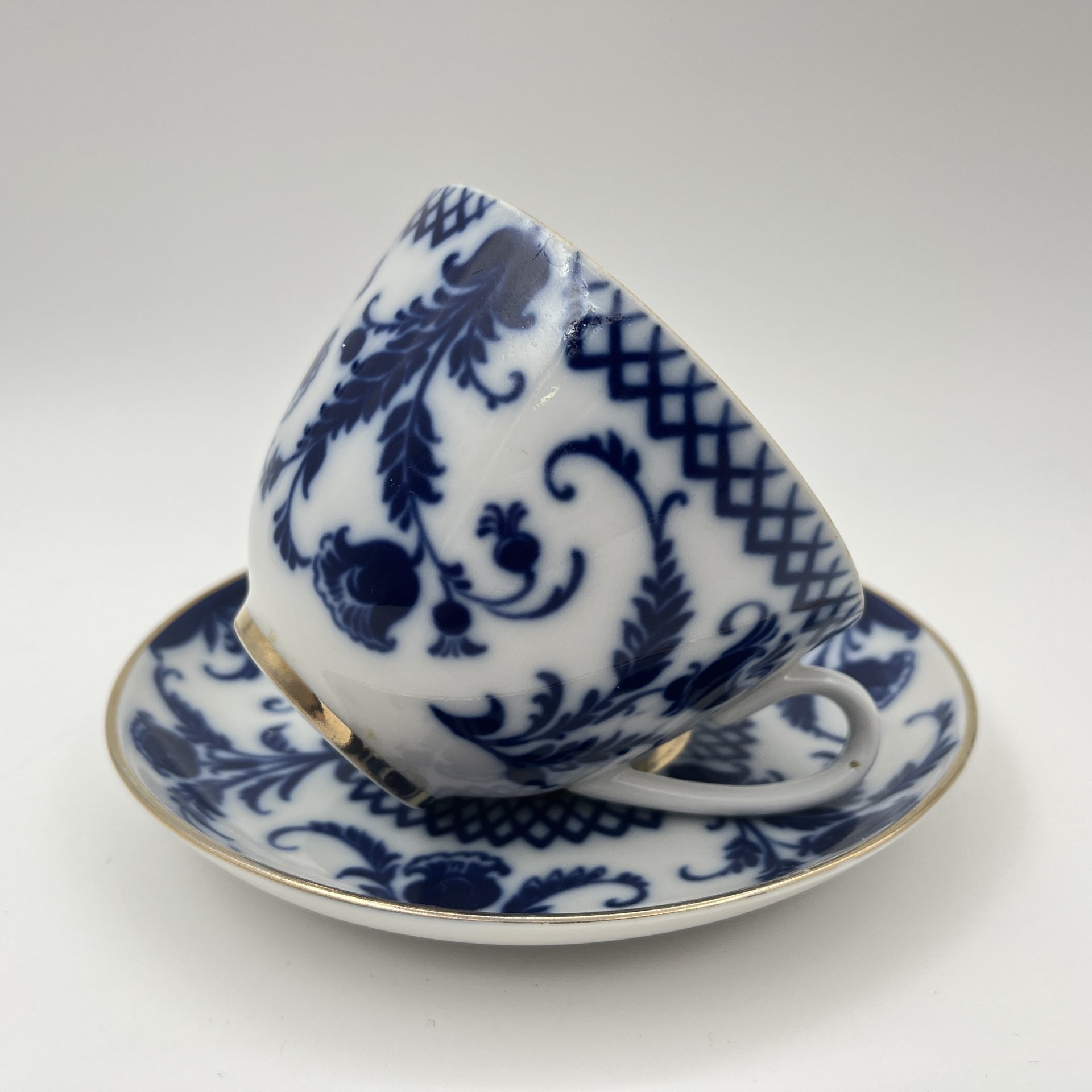 Пара чайная "Синие цветы", фарфор, деколь, золочение, Ленинградский фарфоровый завод (ЛФЗ), СССР, 1970-1986 гг.