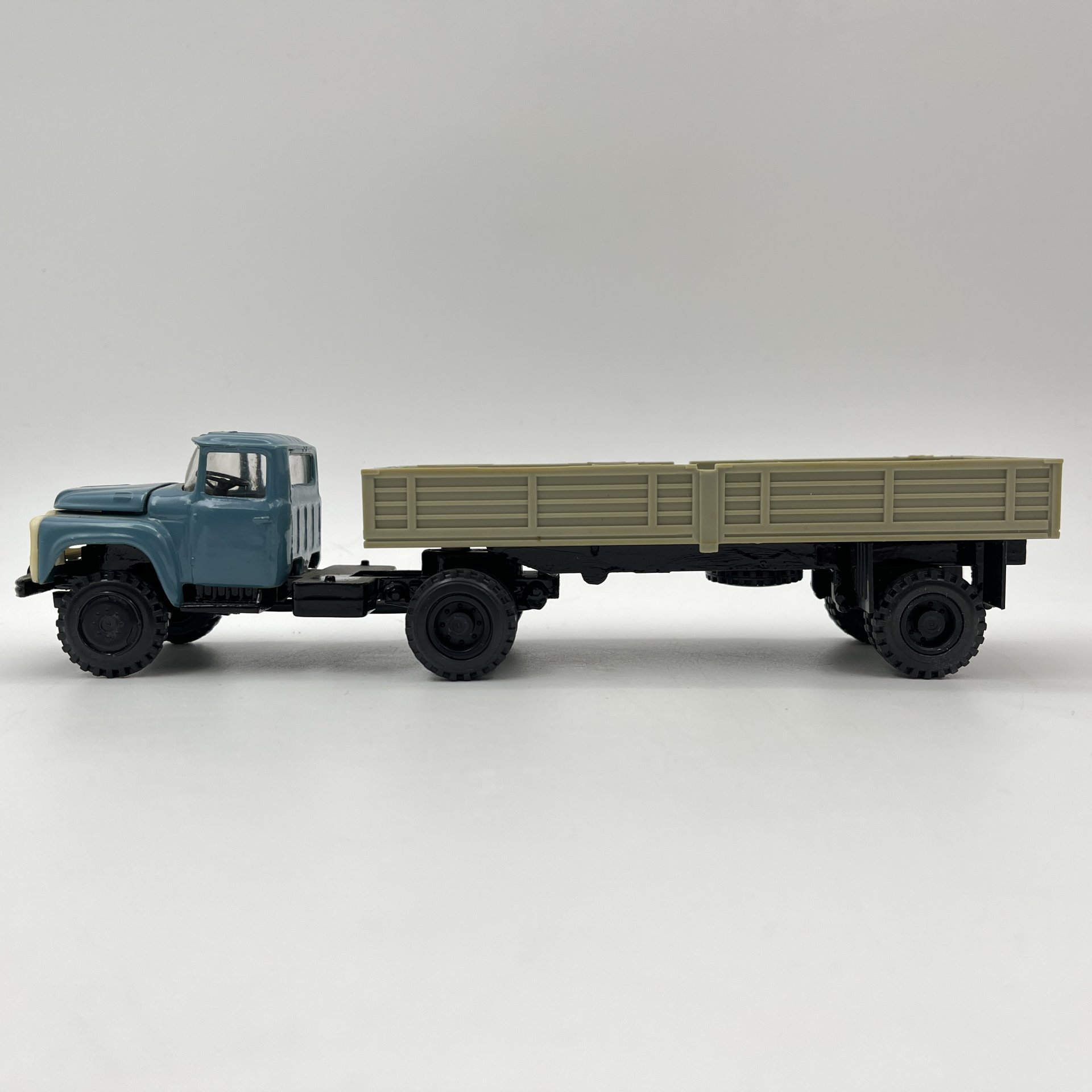 Модель автомобиля "ЗИЛ-130В1", масштаб 1:43, металл, пластик, СССР, 1980-1990 гг.