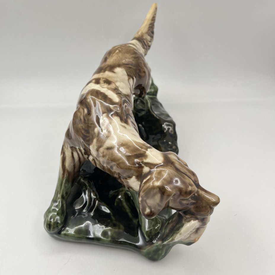 Статуэтка "Собака с дичью", фаянс, роспись, глазурь, Васильковский майоликовый завод, СССР, 1960-1980 гг.