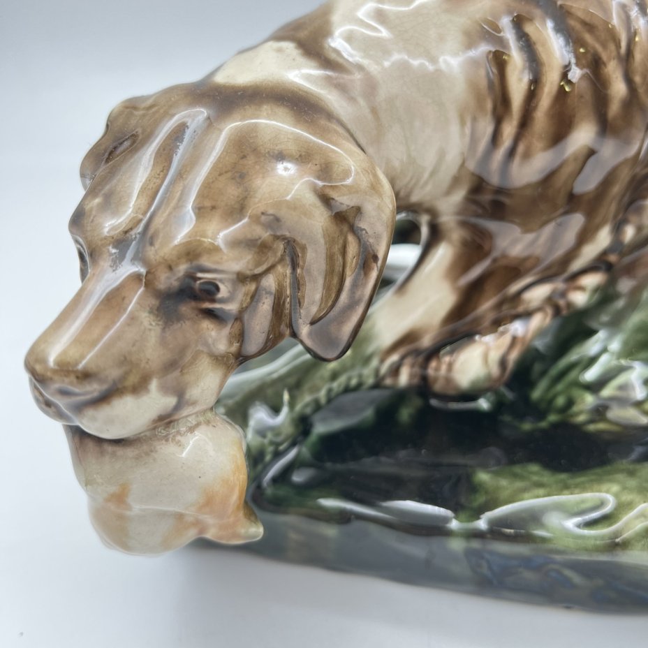 Статуэтка "Собака с дичью", фаянс, роспись, глазурь, Васильковский майоликовый завод, СССР, 1960-1980 гг.