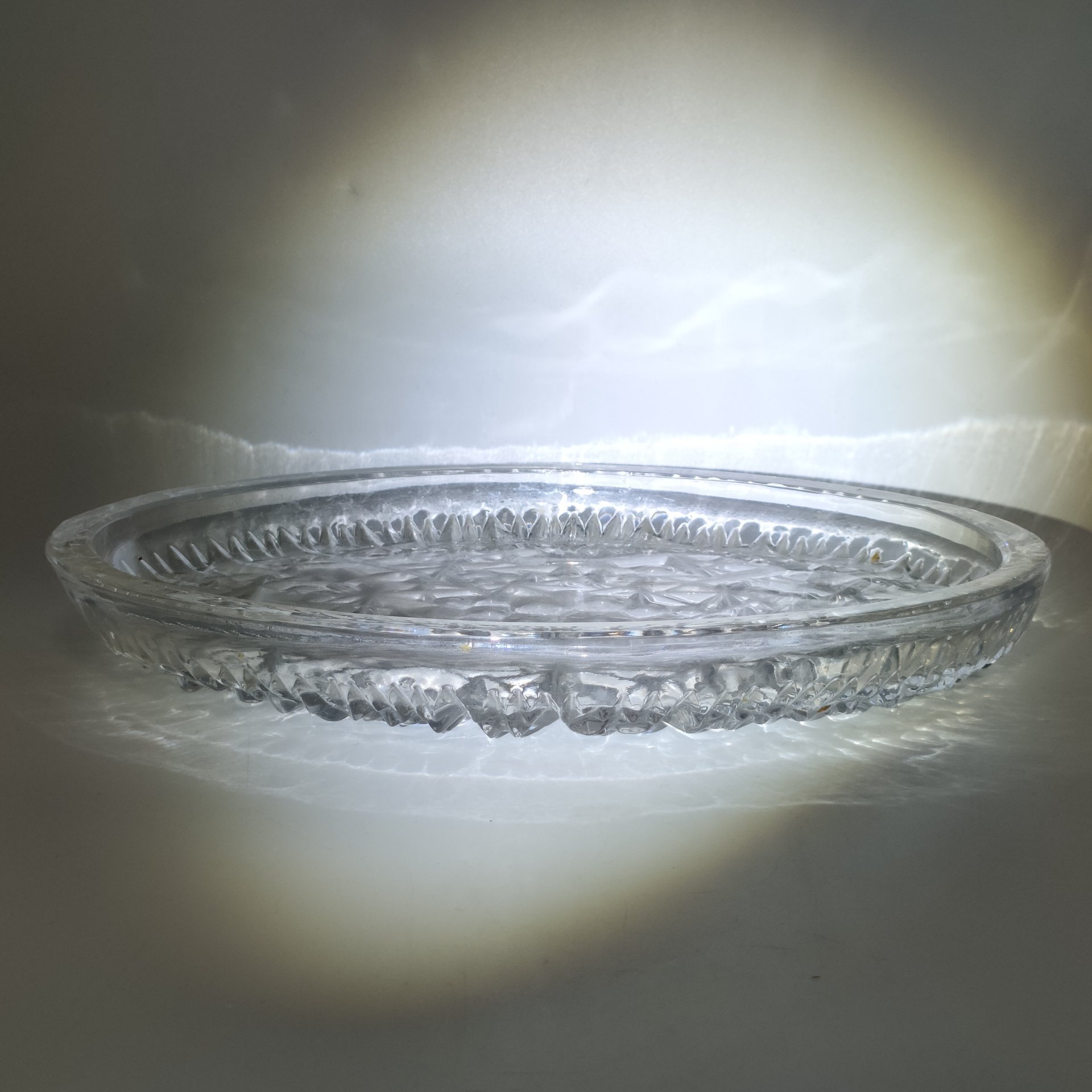 Блюдо сервировочное овальной формы "Космос", автор Л.Д. Смирнова, хрусталь, пресс, Ленинградский завод художественного стекла (ЛЗХС), СССР, 1960-1980 гг.