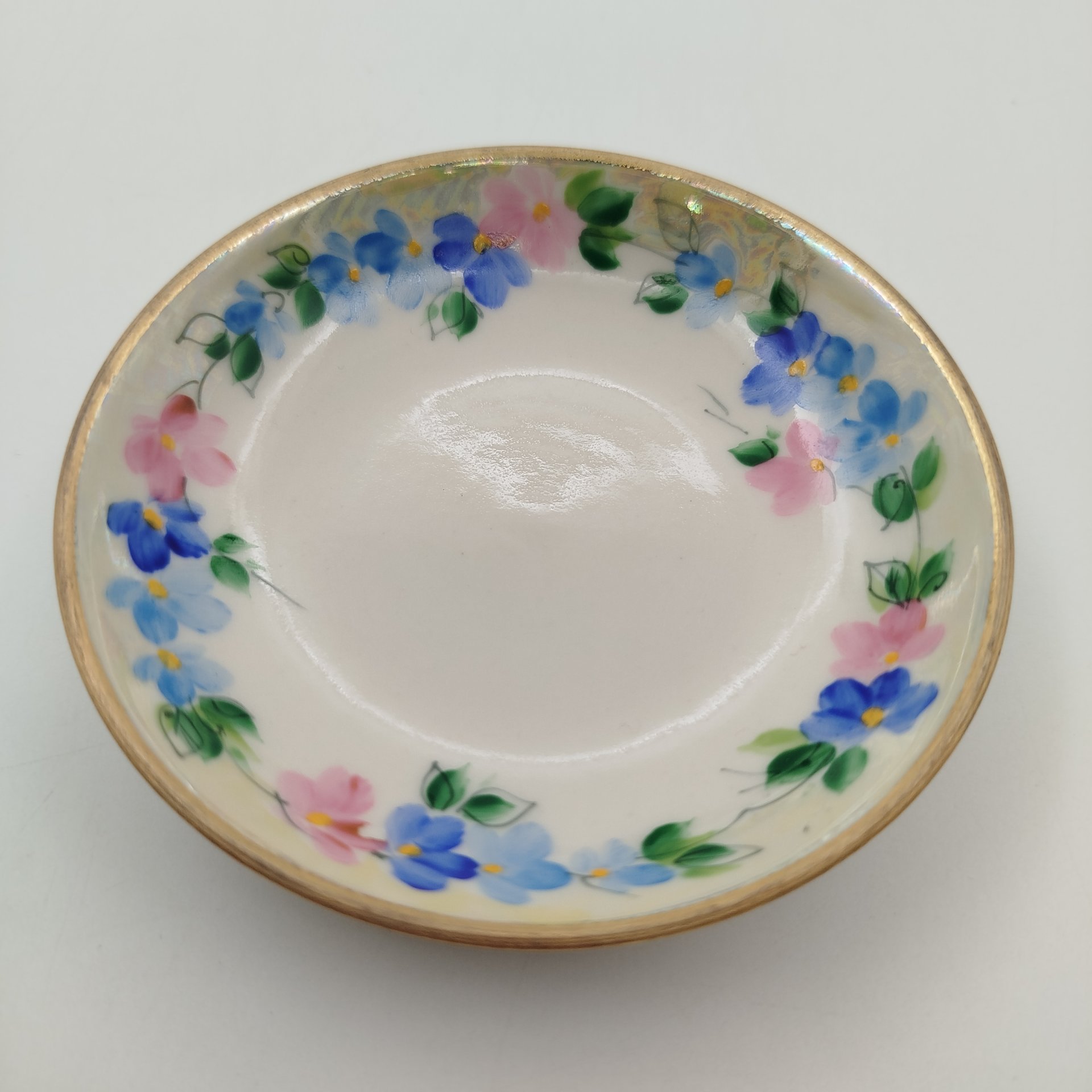 Розетка с цветочным декором, Кузнецовский фарфор