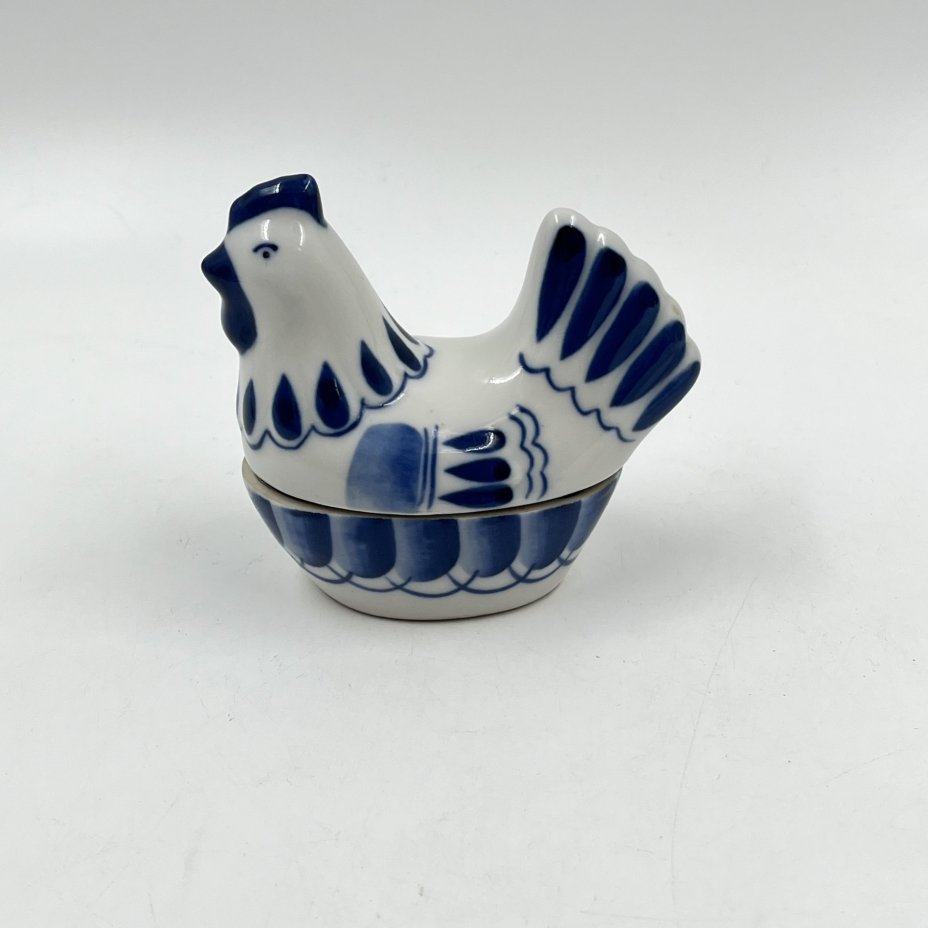 Солонка "Курочка", Гжель, фарфор, роспись, Россия, 2000 г.