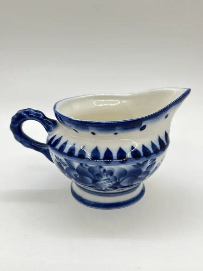 Молочник (сливочник) с цветочным декором, Гжель