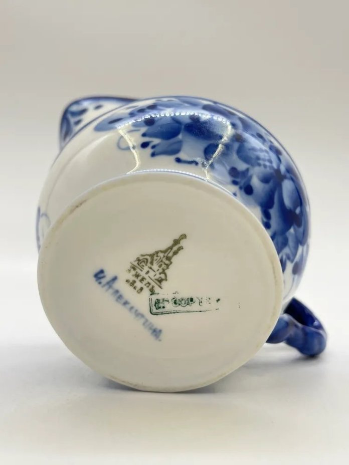 Молочник (сливочник) с цветочным декором, Гжель