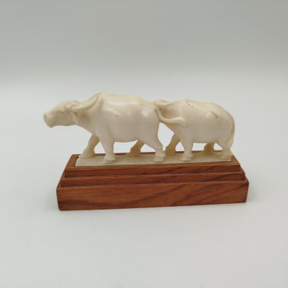 Статуэтка "Буйволы", кость, (слона), резьба, дерево, Африка, 1960-1980 гг.
