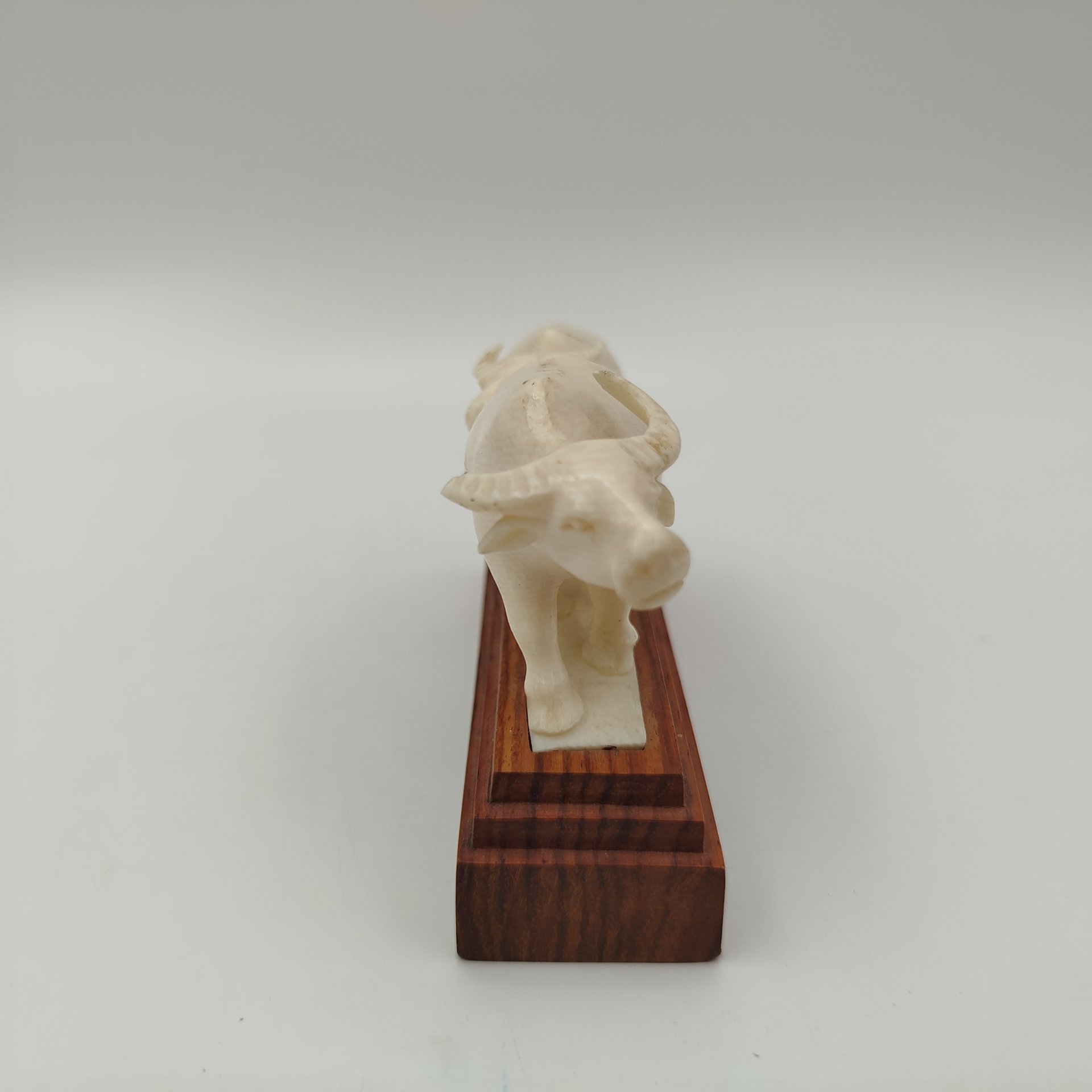 Статуэтка "Буйволы", кость, (слона), резьба, дерево, Африка, 1960-1980 гг.