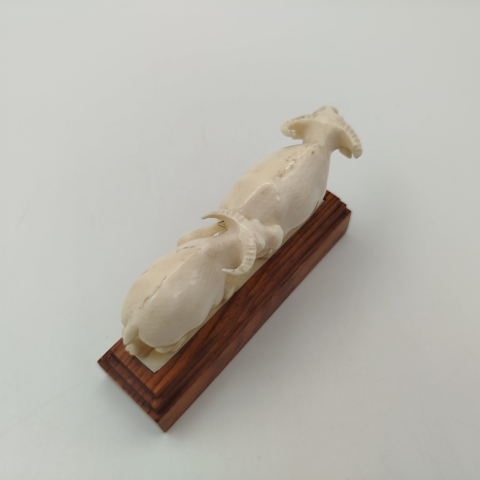 Статуэтка "Буйволы", кость, (слона), резьба, дерево, Африка, 1960-1980 гг.