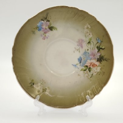 Блюдце с цветочным декором, фарфор, крытье, деколь, золочение, Фарфоровая фабрика Гарднера, Российская империя, 1910-1917 гг.