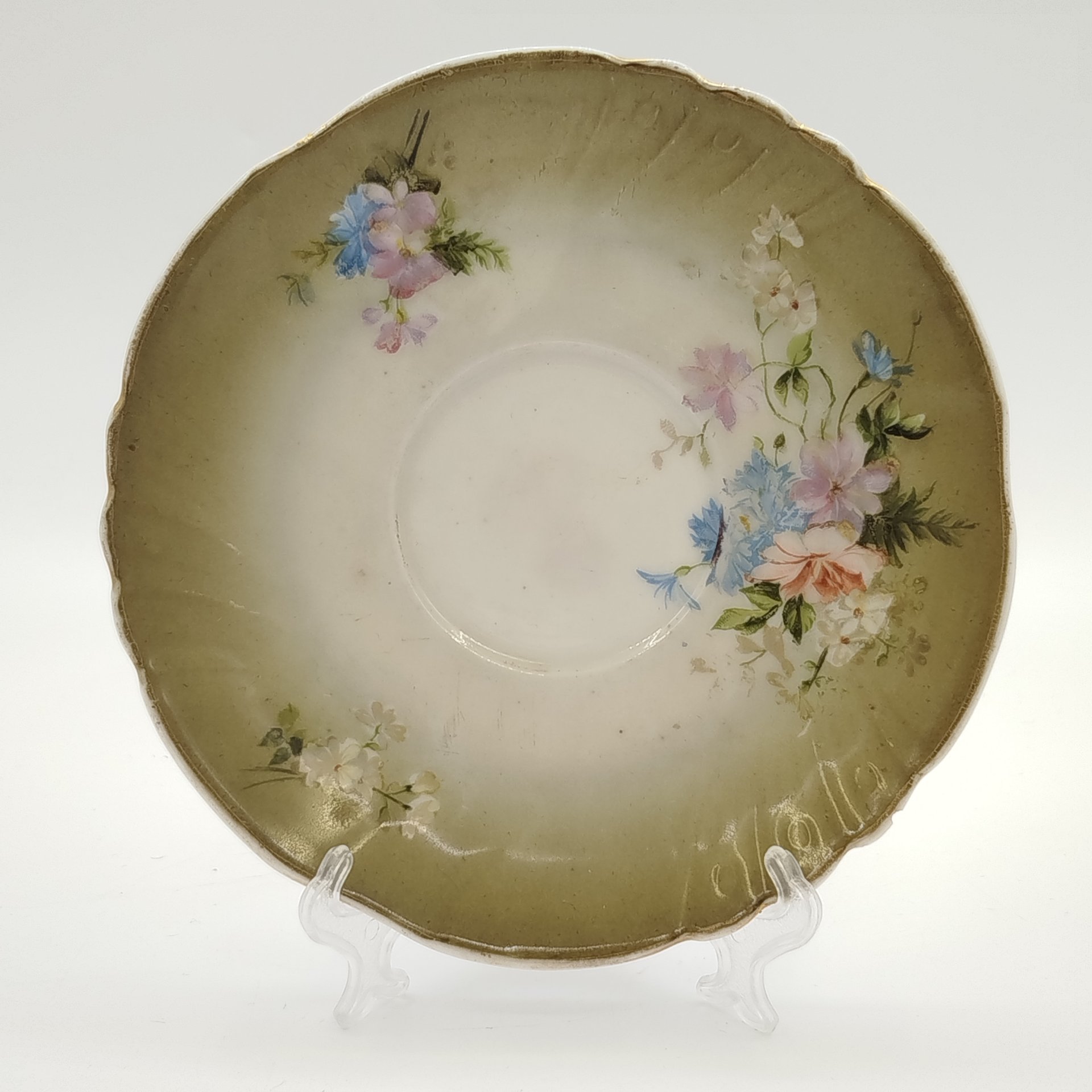 Блюдце с цветочным декором, фарфор, крытье, деколь, золочение, Фарфоровая фабрика Гарднера, Российская империя, 1910-1917 гг.