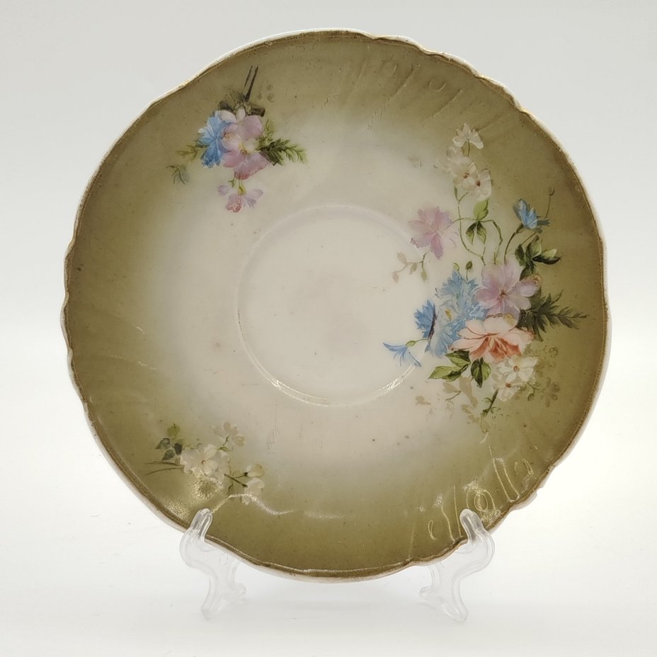 Блюдце с цветочным декором, фарфор, крытье, деколь, золочение, Фарфоровая фабрика Гарднера, Российская империя, 1910-1917 гг.