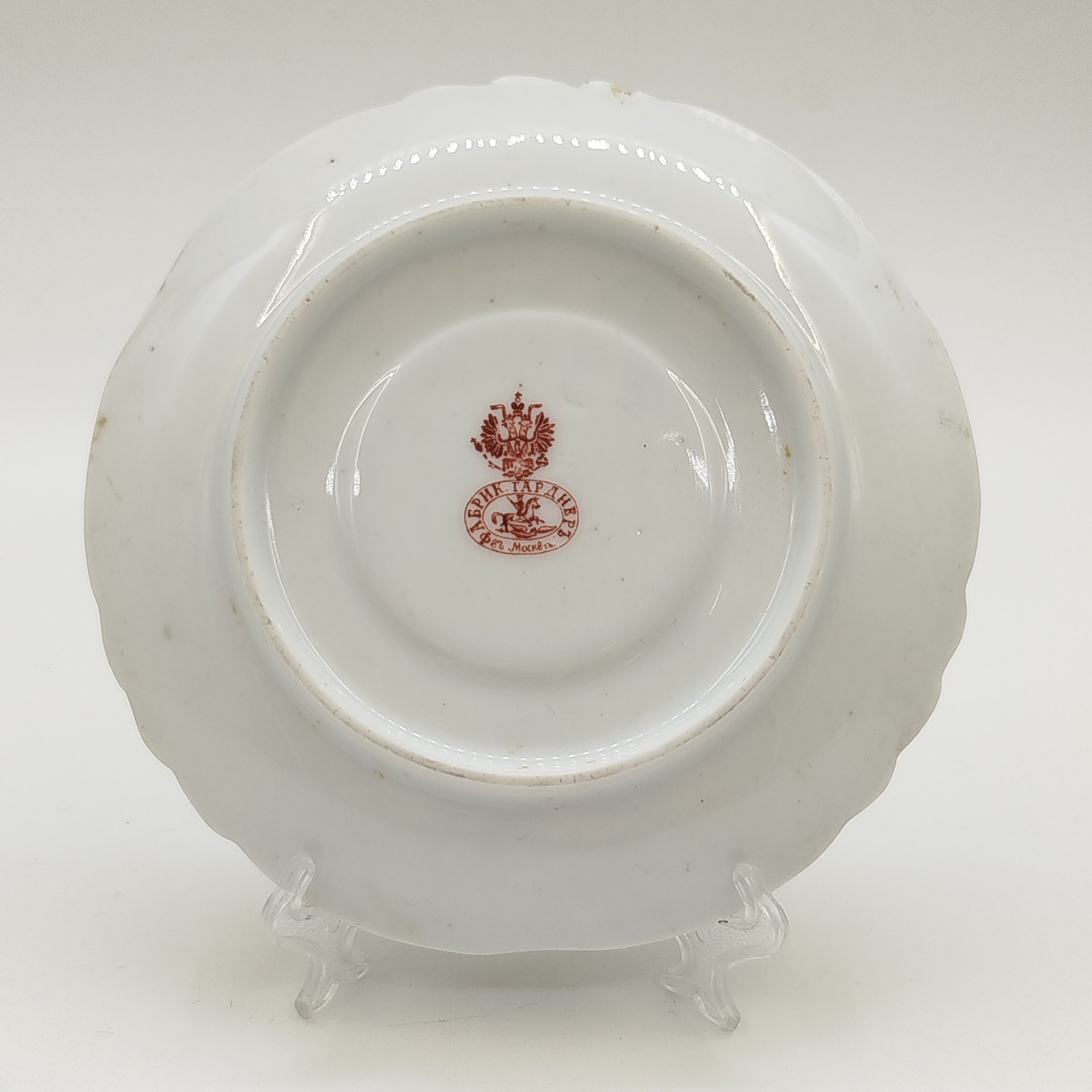 Блюдце с цветочным декором, фарфор, крытье, деколь, золочение, Фарфоровая фабрика Гарднера, Российская империя, 1910-1917 гг.